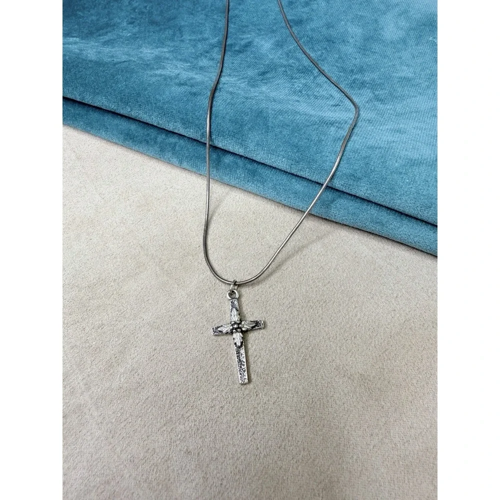 Vintage Wheeler Mfg‎ WM Sterling Silver Leaf Cross Pendant 18
